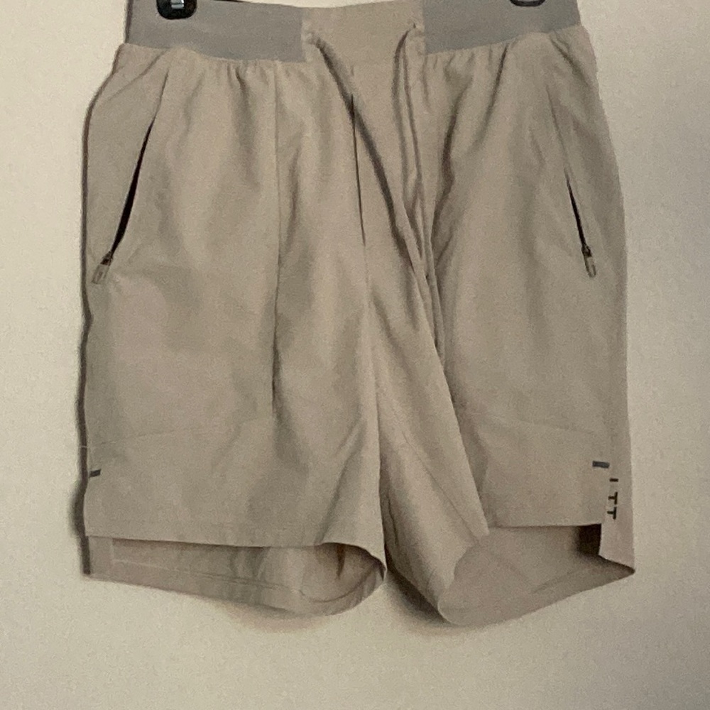 Lulu Lemons Men’s Beige Shorts